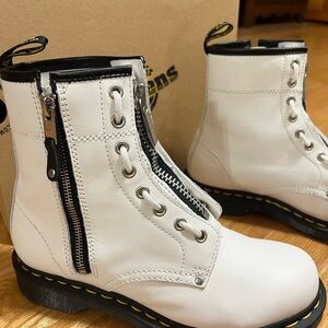Dr. Martens White w/Black Combat Boots with Side Zipper, Sendal, Size 8